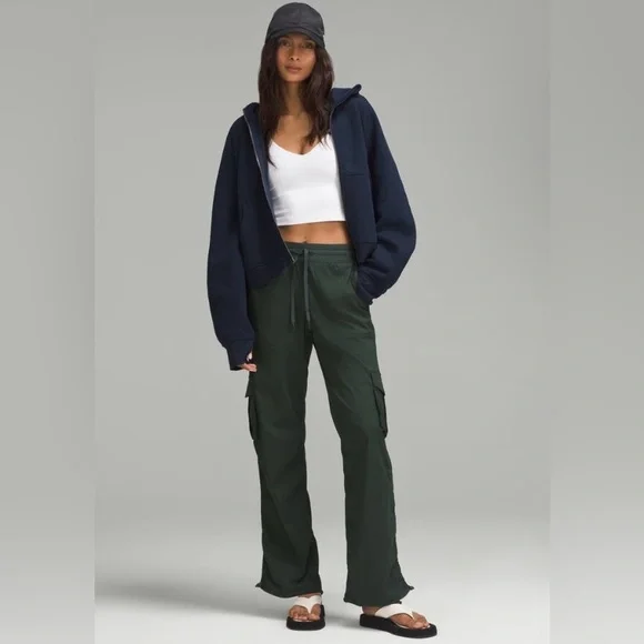 Lululemon dance studio cargo